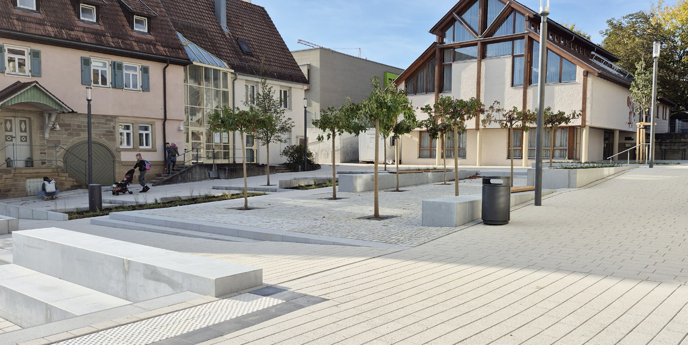 Der neu gestaltete Kirchplatz in Abstatt