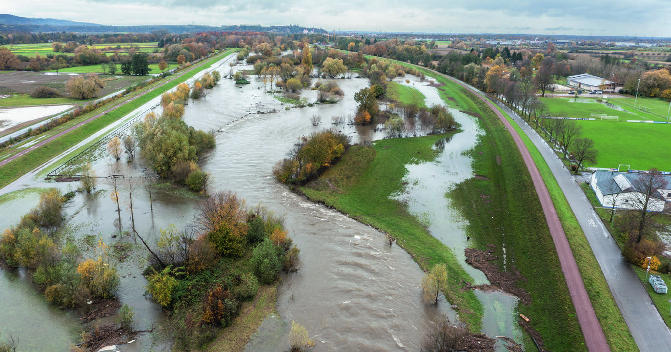 Überflutete Auen an der Elz bei Köndringen während des Hochwassers 2023
