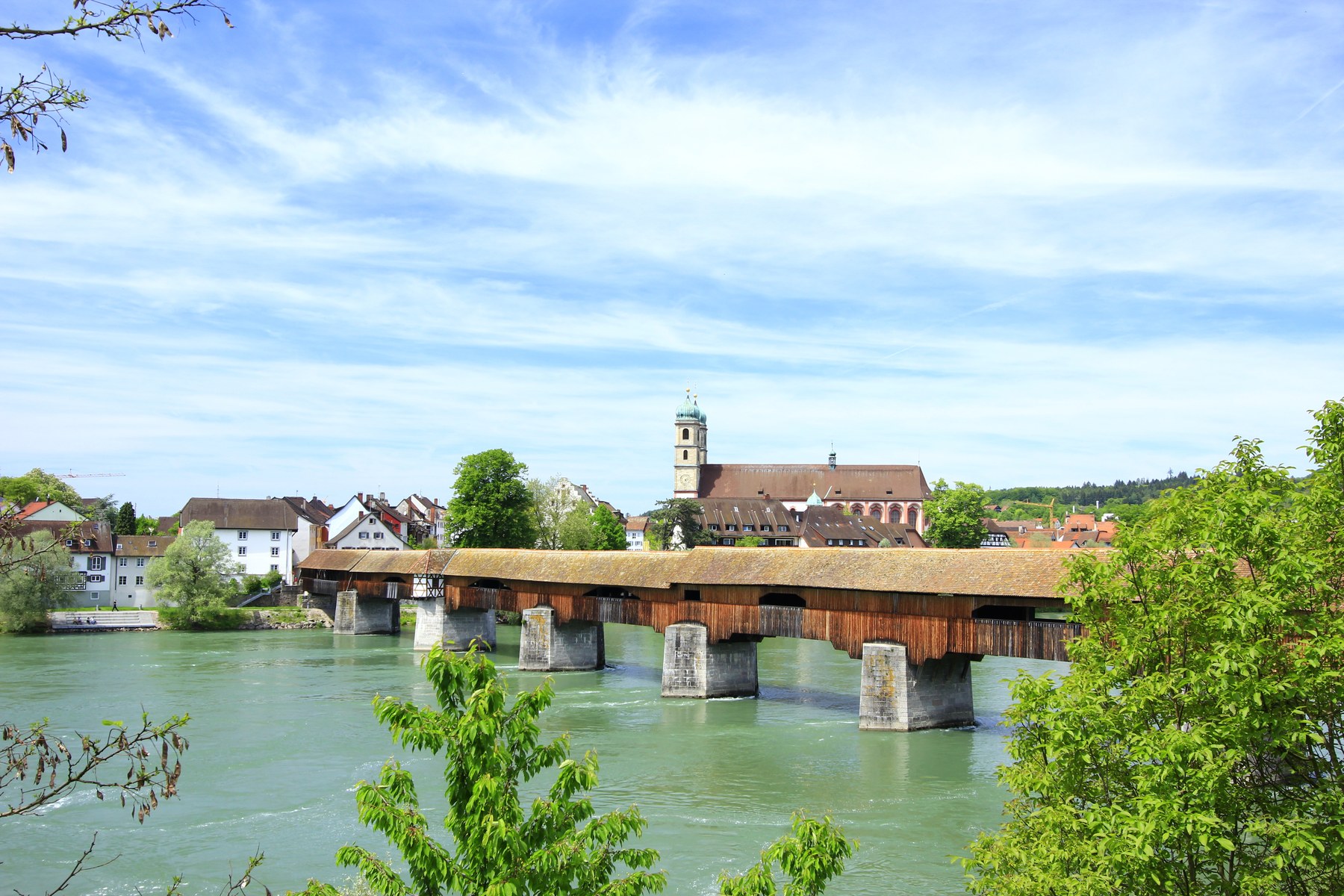 Blick auf die Holzbrücke und Altstadt von Bad Säckingen