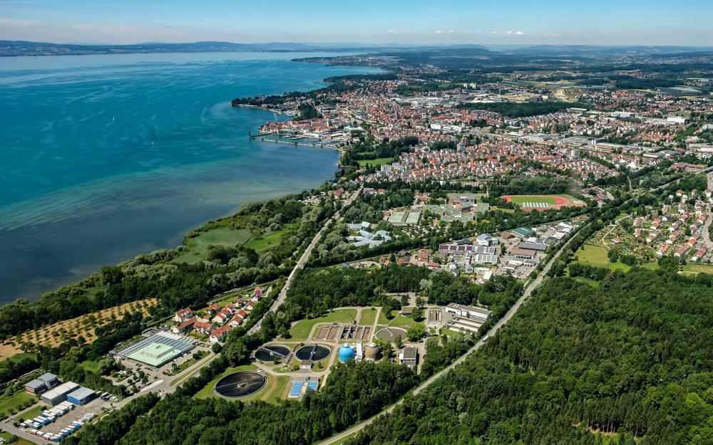 Kläranlage aus der Luft bei Friedrichshafen am Bodensee.