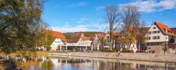 Die Uferpromenade von Nagold