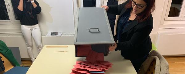 Auszählung der Wahl zum Jugendgemeinderat in Obersontheim