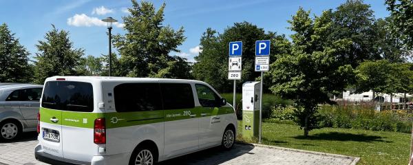 ZEO-Elektrofahrzeug an einer Carsharing-Station in der Region Bruchsal